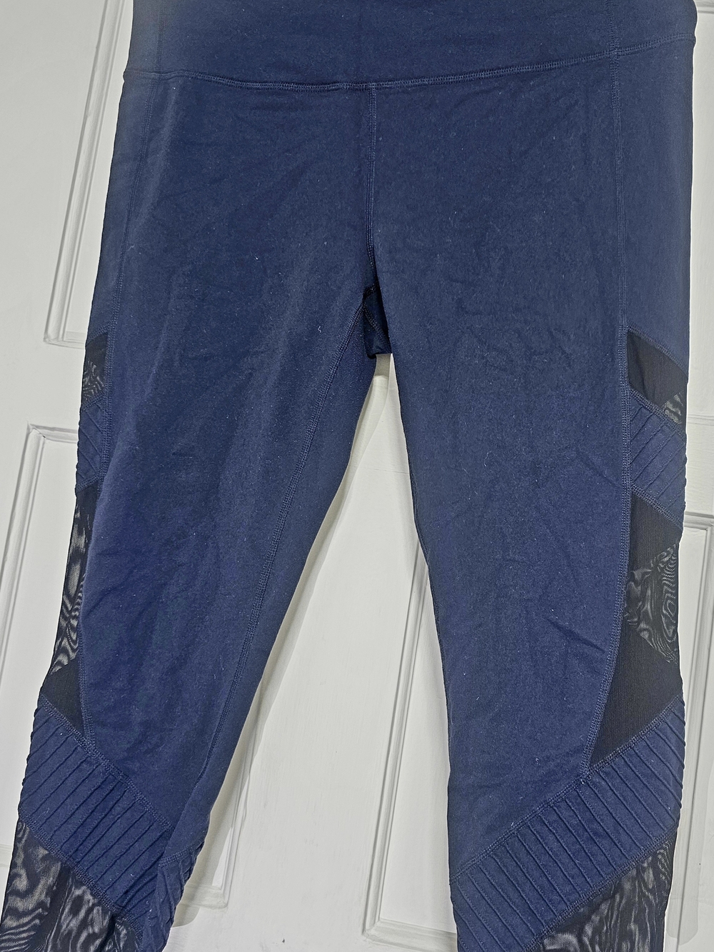 Athleta Women's Cropped Leggings Navy L Activewear Stretch Elastic Waist